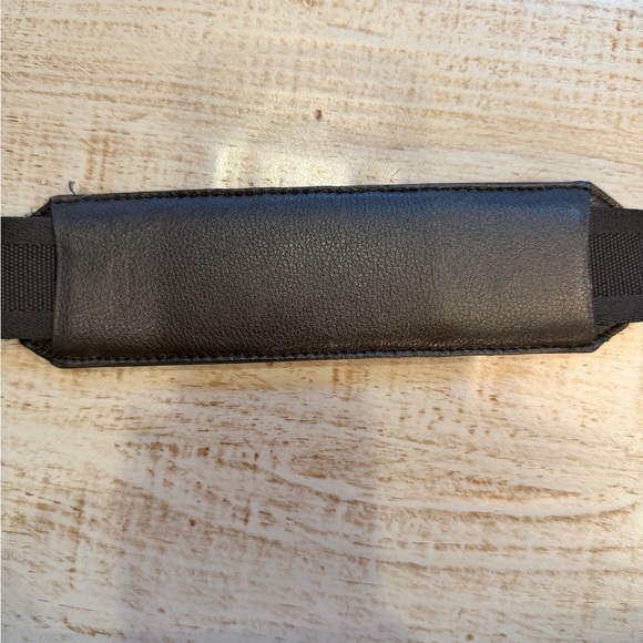 Tumi Black Leather Men's Messenger Bag - Picture 9 of 10